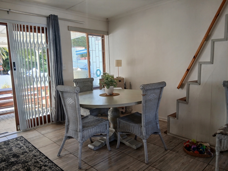 2 Bedroom Property for Sale in Paradise Beach Eastern Cape